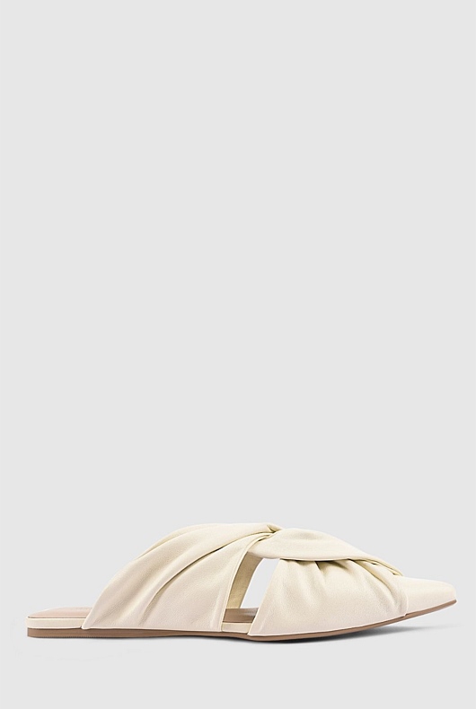 Eva Flat