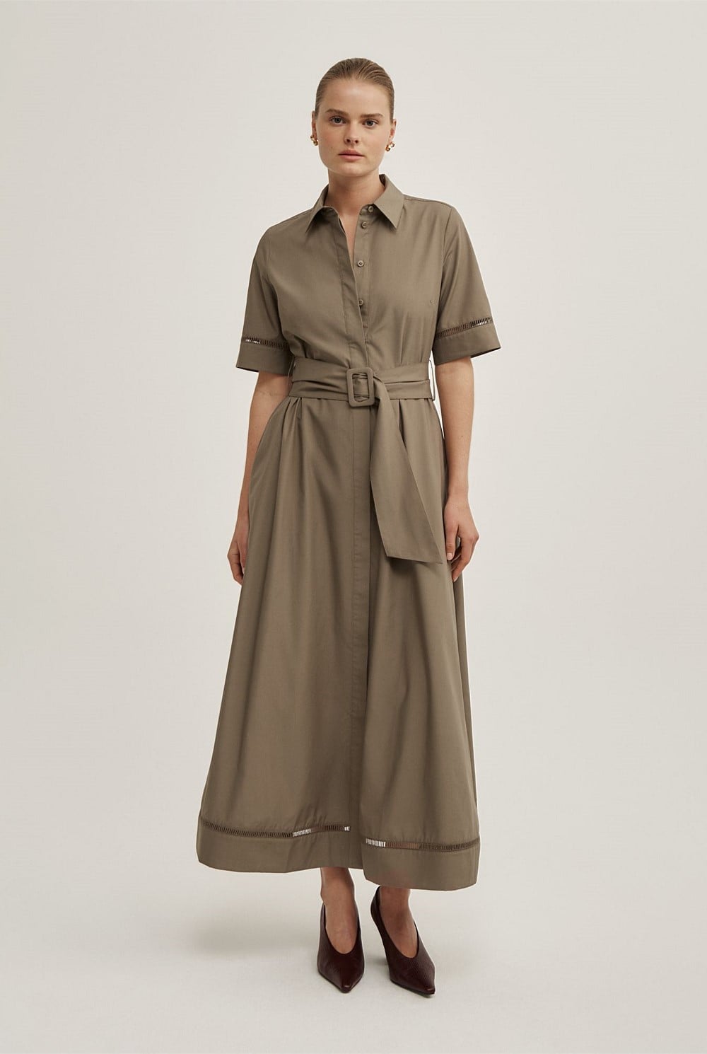 white maxi formal dress Patsy Satin - US 4 Envy Shirt 51014 Pink Published: 20231228 this dress is a Color:SiennaRose (RosyBrown)